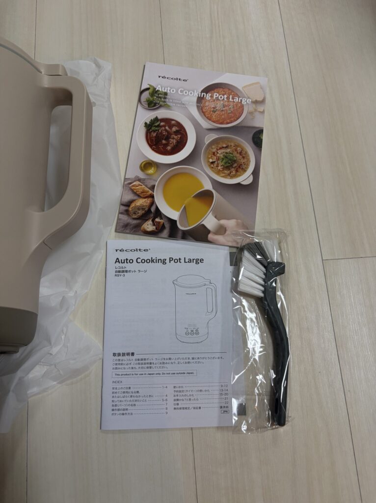 レコルト自動調理ポットのお手入れブラシと付属品